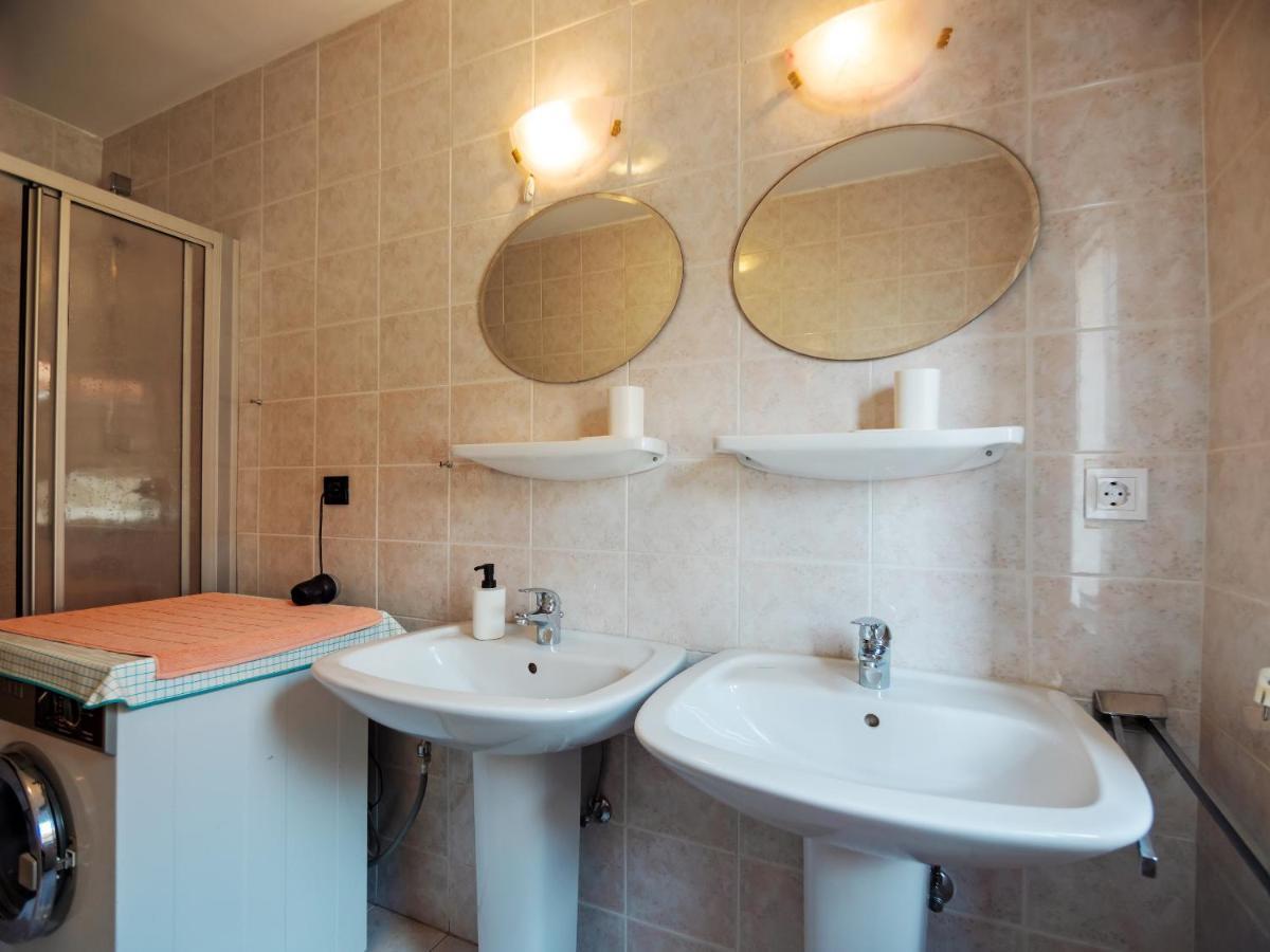 Luise - Four Towers Apartments Rab Town Ngoại thất bức ảnh